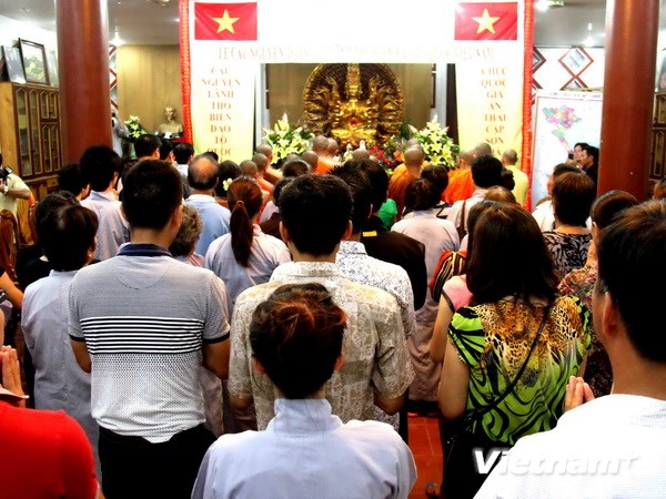 Vietnamese in Laos pray and raise fund for homeland’s sea and islands